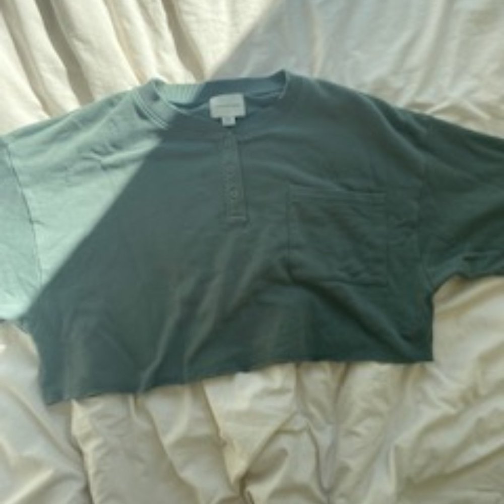 Green cropped sweater | American Eagle | Size M